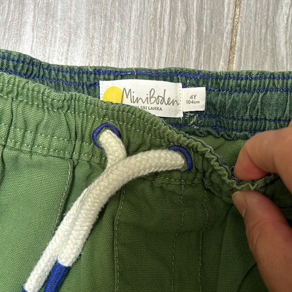 Mini Boden Khaki Olive Pull on Short. 4y - Picture 3 of 5
